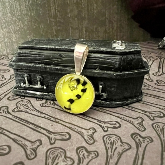 Beetlejuice Sandworm Glow in the dark pendant in sterling silver (nickel free) - Picture 1 of 5